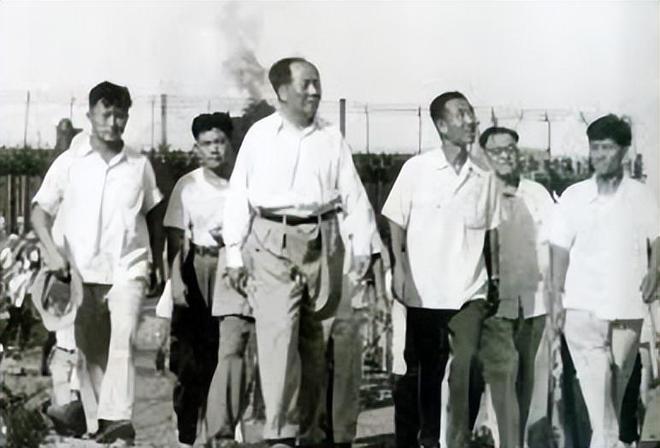 主席专机驾驶员透露领袖趣事：主席飞机带铺盖朱德喜欢驾驶舱(图8)