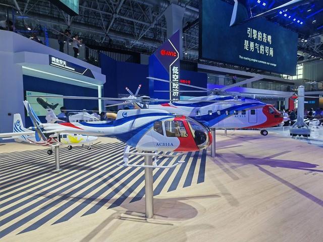 18架！中国航空工业集团租赁航展集中签约AC系列直升机(图1)