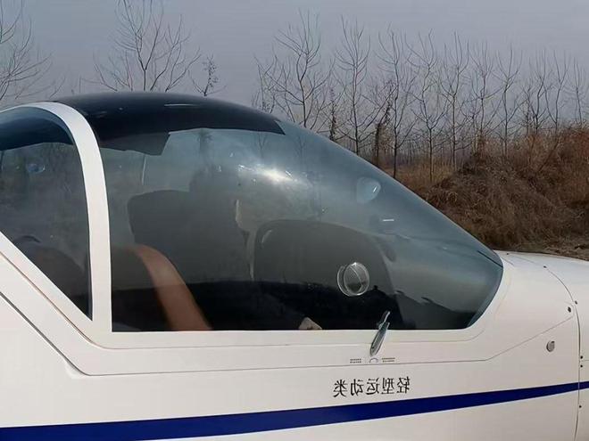 小伙开飞机遇高速堵车350公里一个半小时堵车才知飞机没白买(图3)