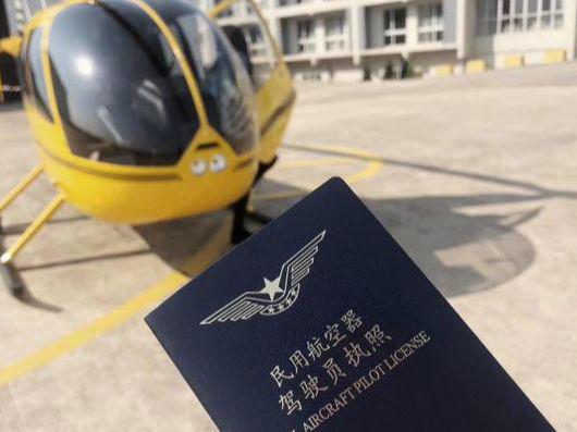 小伙开飞机遇高速堵车350公里一个半小时堵车才知飞机没白买(图12)