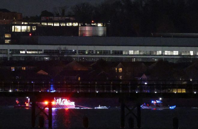 华盛顿空难已致18人遇难塔台值班员上岗前喝没喝咖啡？(图5)