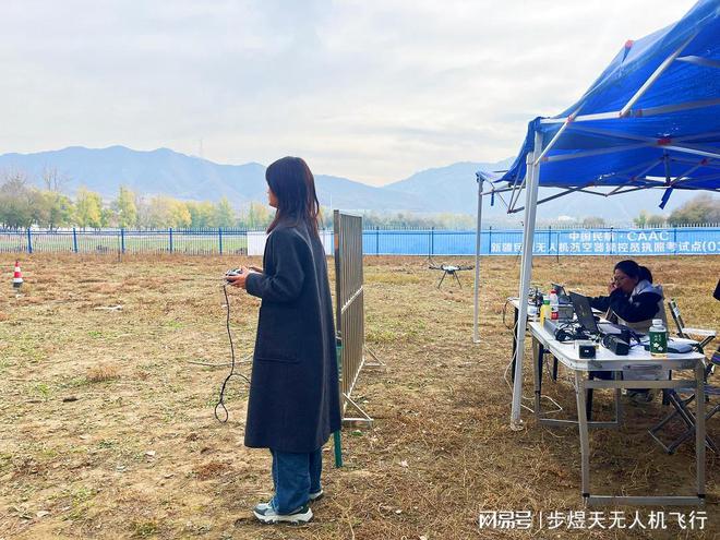 新疆无人机培训热潮兴起保华润天航空助力飞行梦想！(图1)