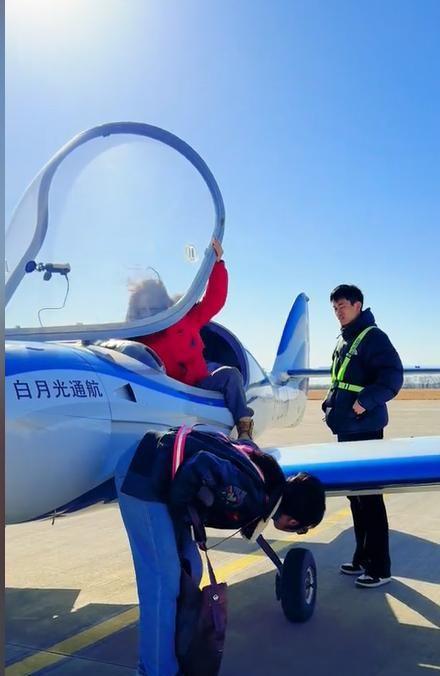 姐妹俩开飞机回家过年：油费六七百根本不怕堵云南制造国产机(图6)