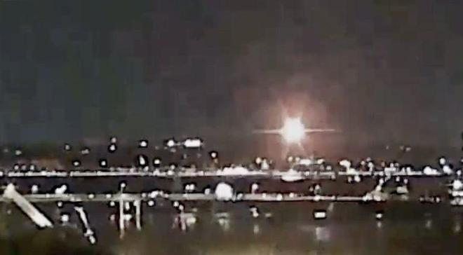 美客机与黑鹰直升机空中相撞坠河五大因素或成事故“元凶”(图4)