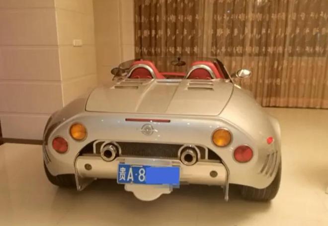 贵州土豪家中惊现世爵跑车30辆车让人错以为他是司机！(图2)