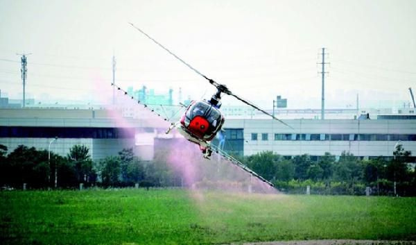 直升机搭载吊椅登场16小时带电作业缩至1小时效率直线飞升↑(图1)