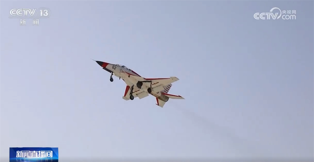 12载劈波斩浪12载奋飞逐梦 海军舰载航空兵部队成就“舰”指深蓝壮美航迹(图4)