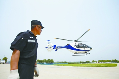 刻赤海峡大桥俄军可谓戒备森严却连续被袭击了三次(图1)
